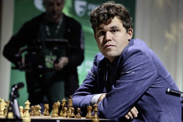 Defending chess world champion Magnus Carlsen quits after fine for wearing jeans