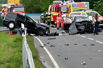Tödlicher Unfall in Mittelsachsen: Autos krachen auf B175 frontal ineinander