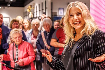 Beatrice Egli: Schlagerstar hautnah! Hier macht Beatrice Egli ihre Fans beim Shoppen glücklich