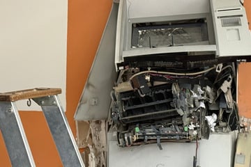 Sparkassenautomat gesprengt: Polizei schnappt vier Verdächtige nach Flucht