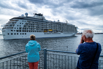 Luxus-Wohnschiff "The World" macht Halt an Ostseeküste