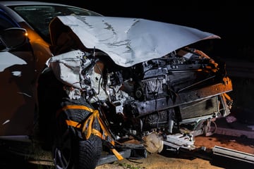 Massencrash auf der A1: Fünf Personen verletzt - Audi überschlägt sich mehrfach