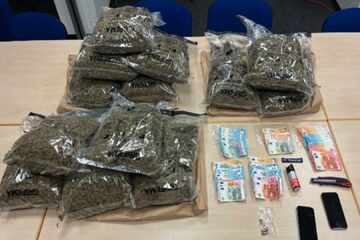 Köln: Bei Fahrzeugkontrolle: Kölner Polizei findet kiloweise Marihuana in Mercedes