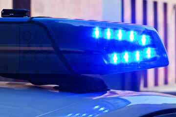 Mann dringt in Wohnung ein und versucht Nachbarin zu ersticken