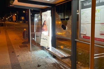 Mehrere Wartehäuschen in Erfurt mutwillig zerstört