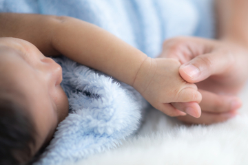 Baby für tot erklärt: Doch dann spürt Bestatter einen Herzschlag