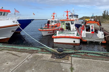 Passagiere erkunden kleine Ostseeinsel: In der Zeit fängt ihr Ausflugsschiff an zu brennen