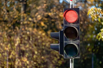 Streit an Ampel eskaliert: Autofahrer wird schwer verletzt