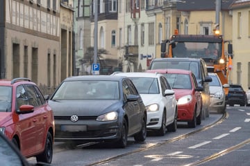 VW erfasst Fußgängerin in Laubegast: 91-Jährige schwer verletzt