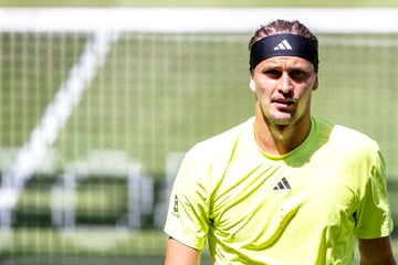 Unterbrechung bei Zverev-Spiel: Werbebande fällt auf Zuschauerin