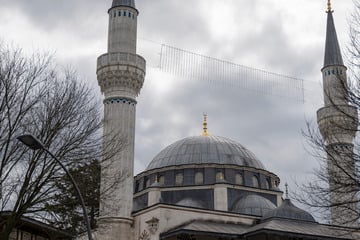 Schaulaufen der Kriminalität: Beerdigung von Clan-Boss sorgt für Großeinsatz der Polizei!