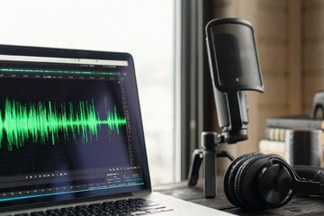 Magdeburg startet Verwaltungspodcast: Darum geht es in "Mit Brief und Siegel"