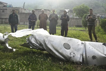 India and Pakistan exchange deadly fire in worst flare-up of conflict for decades