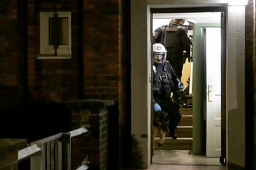 Selbe Zeit, selber Ort, unterschiedliche Fälle: Morddrohung und Angriff auf Polizeibeamte