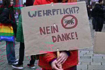 Berlin: Jugend gegen Wehrdienst: Schüler gehen in Berlin auf die Straße