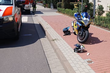 Motorrad und Moped kollidieren: 17-Jährige schwer verletzt