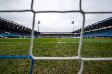 Tödliche Tragödie auf Sportplatz: Fußballtor erschlägt Siebenjährigen
