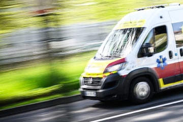 Rennauto kommt von Straße ab: Zwei Menschen sterben bei Rallye-Event