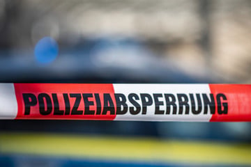 Bombendrohung an Evangelischer Schule in Erfurt: Gebäude von Polizei umstellt