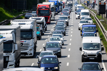 Unfall A2: Kleintransporter-Fahrer (†51) stirbt auf A2: Fahrtrichtung Hannover komplett dicht!