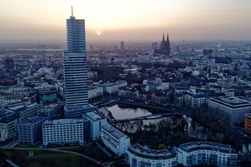 Köln: Spektakuläre Verfolgungsjagd in Köln: Jugendlicher Rollerdieb flüchtet über Hausdächer