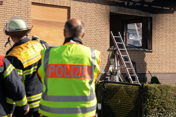 Wohnhaus nach Explosion in Vollbrand: Ein Toter!