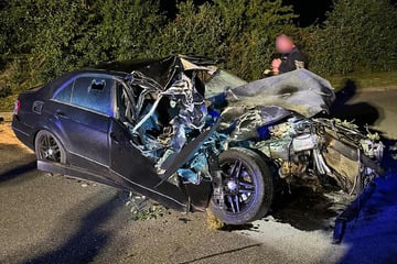 Unfall A20: Berauschter Mercedes-Fahrer kracht auf A20 in Transporter: Drei Verletzte