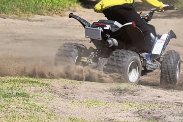 Mehrfach überschlagen: Mann bei Quad-Unfall getötet