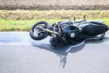 Frontal-Crash beim Abbiegen: Motorradfahrer nahe Ulm schwer verletzt