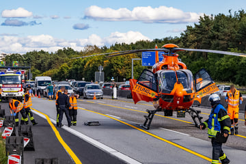 Unfall A3: Mitten auf A3: Mann springt während der Fahrt aus seinem Auto