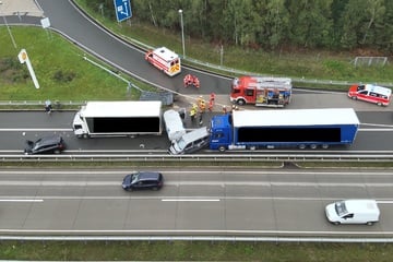 Unfall A9: Unfall auf A9 am Hermsdorfer Kreuz: Sechs Fahrzeuge involviert
