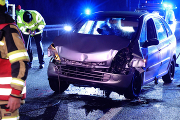 Unfall A4: A4-Crash bei Nossen: Citroën kracht gegen Laster