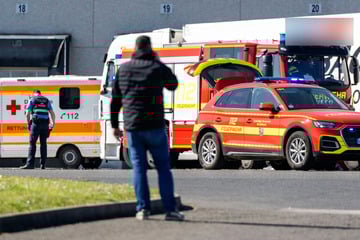 Mann (†51) von Sattelzug überrollt und tödlich verletzt