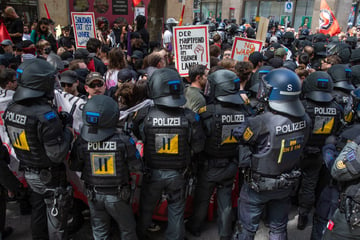 Stuttgart: Demo zum 1. Mai: Polizei ermittelt gegen mehr als 160 Leute, Organisatoren wollen Gericht einschalten!