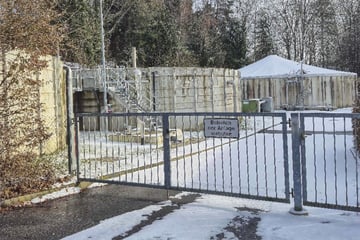 Mitarbeiter treibt tot im Klärschlammbecken