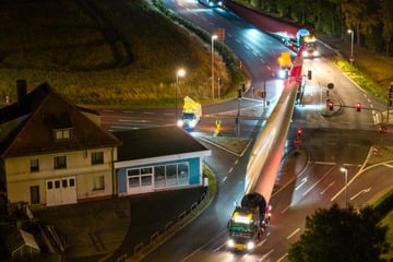 Bauteile für Windrad durch Thüringen transportiert