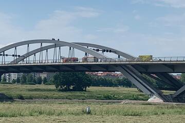 Dresden: Aufregung an der Waldschlößchenbrücke: Personen befinden sich nicht mehr auf dem Brückenbogen