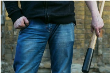 Mit Küchenmesser und Baseballschläger: Streit unter Nachbarn eskaliert