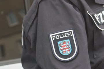 Mann prügelt mit Eisenstange auf Frau ein: Polizei sucht Zeugen