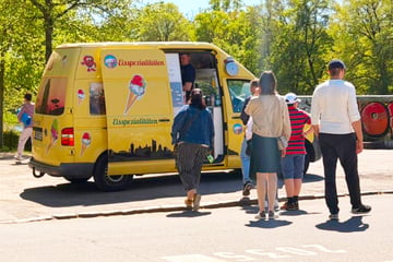 Leipzig: Schlange stehen für leckeres Eis an Sachsenbrücke: Wer steckt hinter dem gelben Auto?