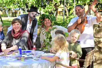 Radebeul plant Doppelsause: Akrobaten und Spielleute machen zum Weinfest Theater