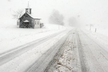 Wetterdienst in Bayern warnt: Schneefall sorgt für Gefahr für Leib und Leben!