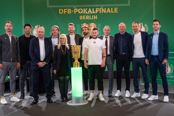 Berlin: DFB-Pokal im Roten Rathaus in Berlin: Dann können Fans die Trophäe bestaunen