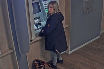 Mega-Beute mit fremden Kreditkarten: Polizei sucht nach dieser Blondine