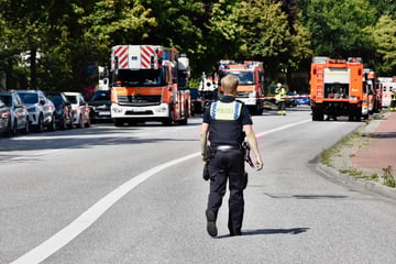 Hamburg: Heftiges Gasleck löst Großeinsatz der Feuerwehr aus: Evakuierung und Sperrgebiet