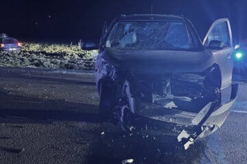 Stoppschild überfahren: Zwei Autos krachen im Bördekreis zusammen