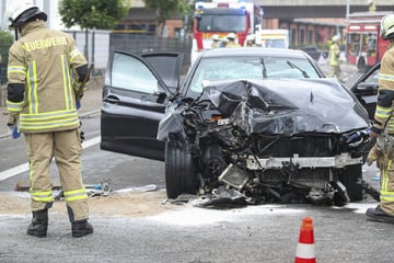 BMW kracht in Hausfassade: 47-Jähriger bei Unfall in Villingen schwer verletzt