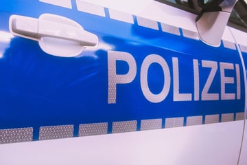 Köln: Radfahrer bedroht Kölnerin mit Messer und fährt mit Einkaufskorb davon