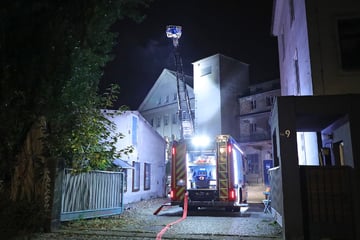 Dresden: Alarm mitten in der Nacht: Heftige Rauchentwicklung, aber wo ist der Brand?