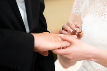 Hochzeit eskaliert komplett: Braut im Krankenhaus